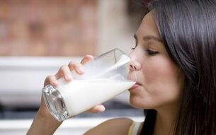Meniurile pentru regim alimentar includ lapte cu conținut scăzut de grăsimi